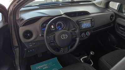 Toyota Yaris 1.0 5 porte Lounge (14)