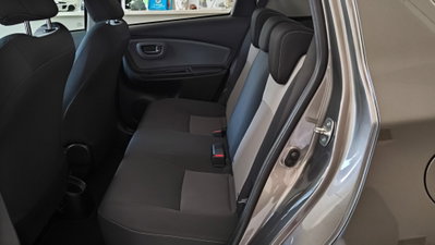 Toyota Yaris 1.0 5 porte Lounge (16)