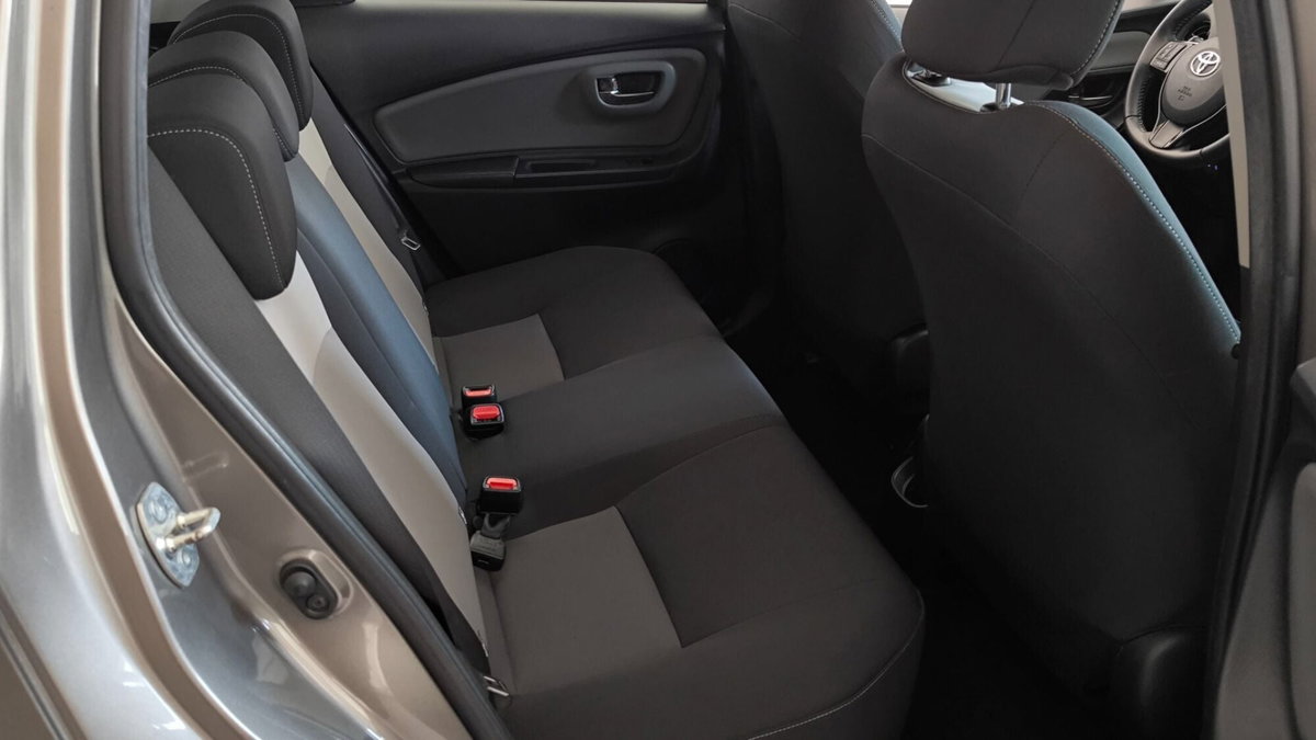 Toyota Yaris 1.0 5 porte Lounge (17)