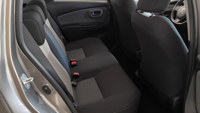 Toyota Yaris 1.0 5 porte Lounge (17)