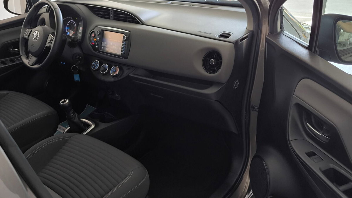 Toyota Yaris 1.0 5 porte Lounge (18)
