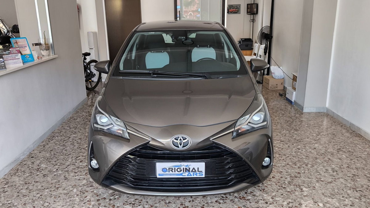 Toyota Yaris 1.0 5 porte Lounge (3)