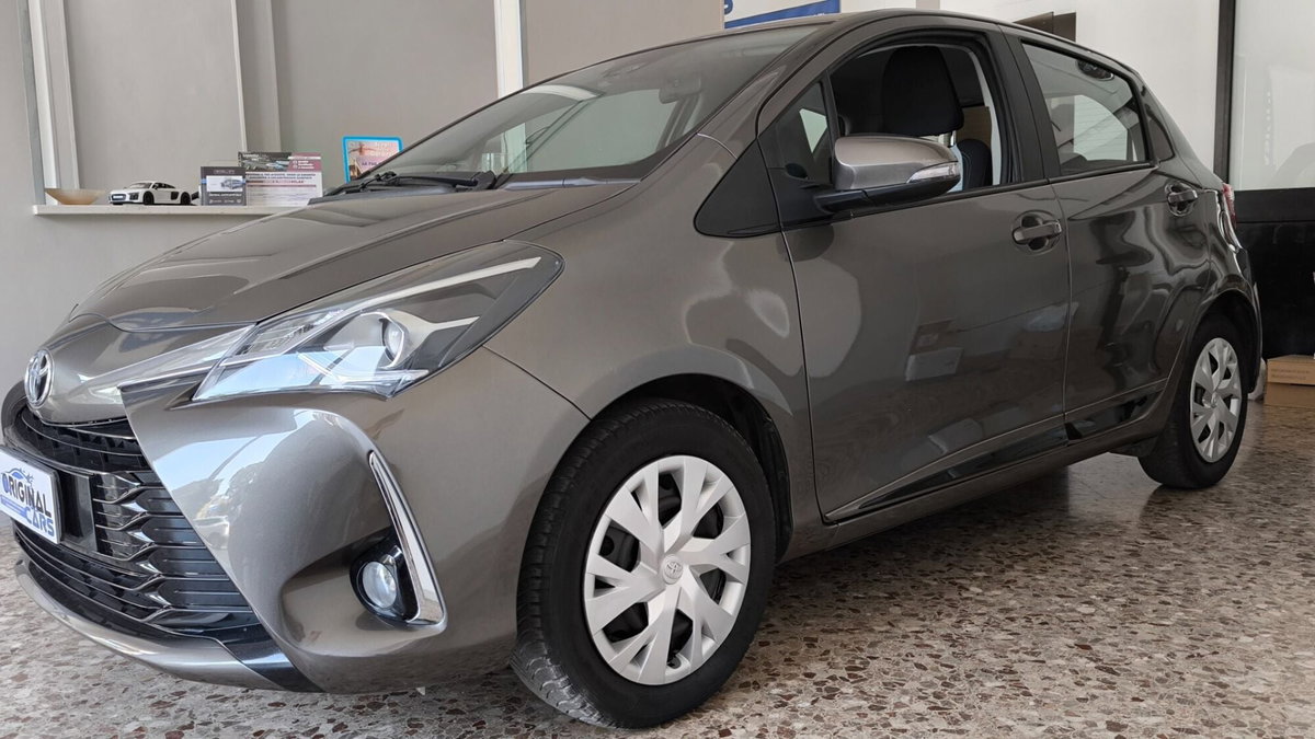 Toyota Yaris 1.0 5 porte Lounge (7)