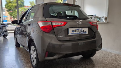 Toyota Yaris 1.0 5 porte Lounge (8)