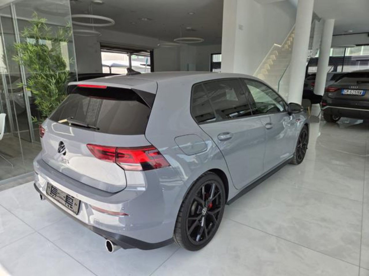 Volkswagen Golf 2.0 tsi GTI MT Ultimate 245cv (5)