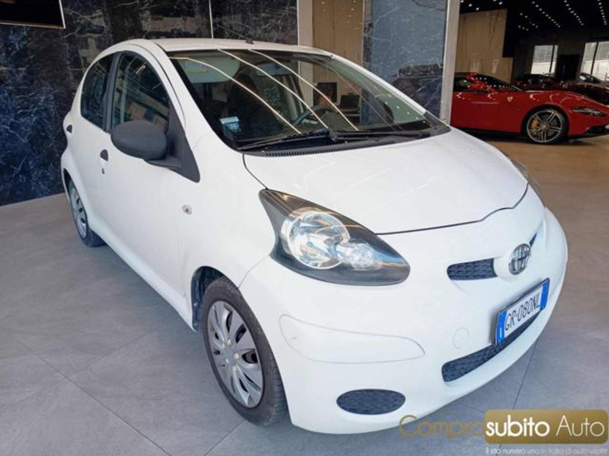 Toyota Aygo 1.0 12V VVT-i 5 porte Lounge (3)