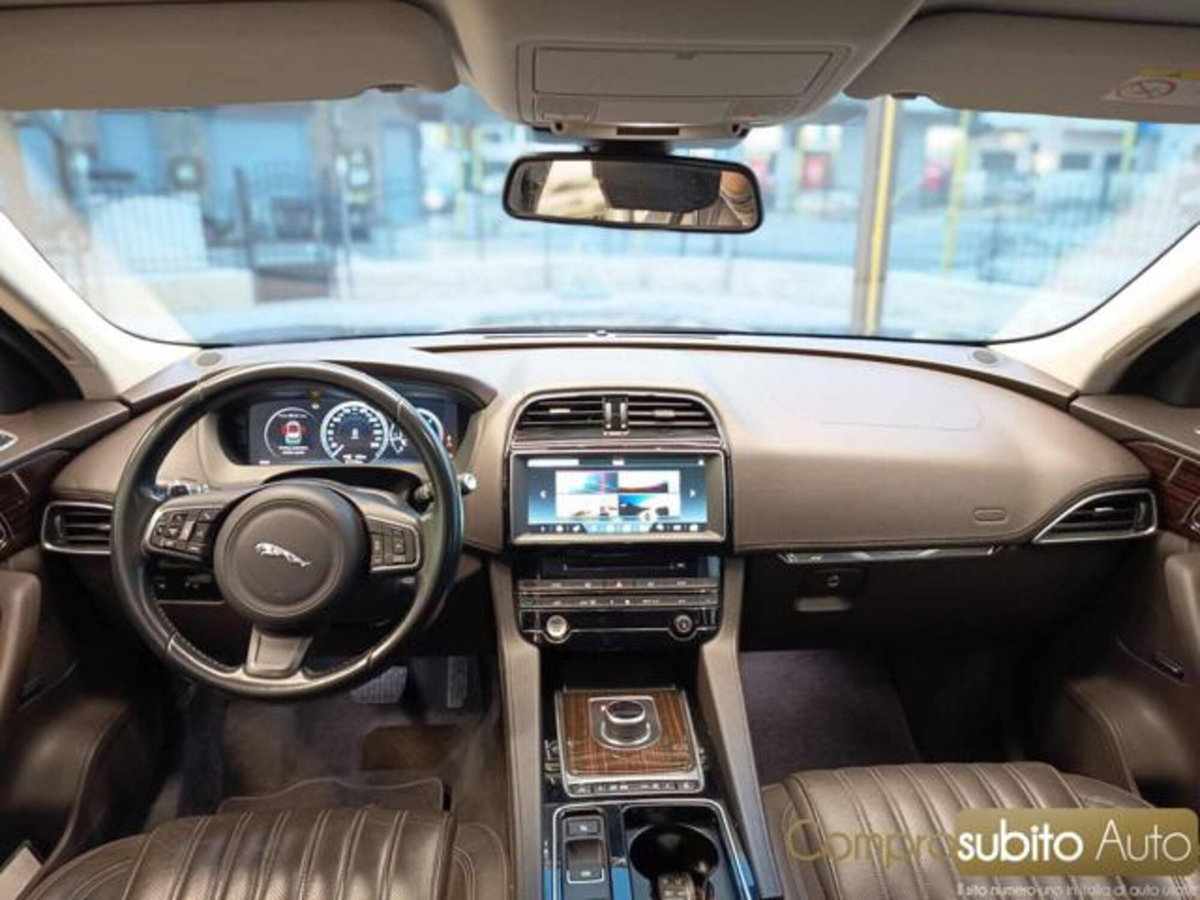 Jaguar F-Pace 2.0 D 180 CV AWD Portfolio (13)