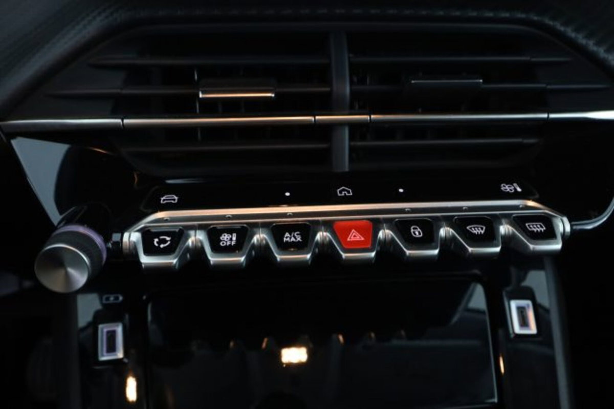 Peugeot 208 PureTech 100 Stop&Start 5 porte Allure (12)