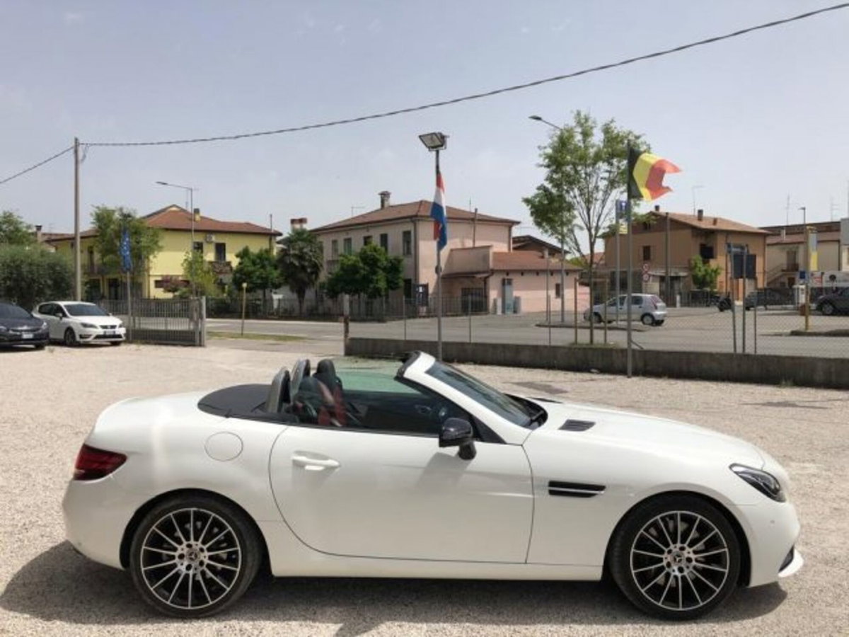 Mercedes-Benz SLC 200 AMG line (13)