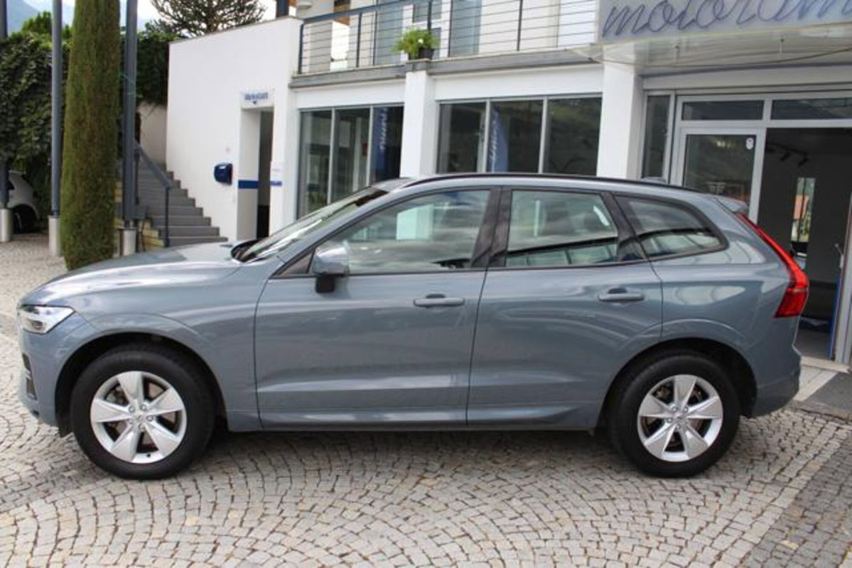 Volvo XC60 B4 (d) AWD automatico Ultimate Bright (2)
