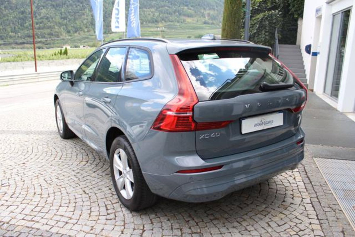 Volvo XC60 B4 (d) AWD automatico Ultimate Bright (3)