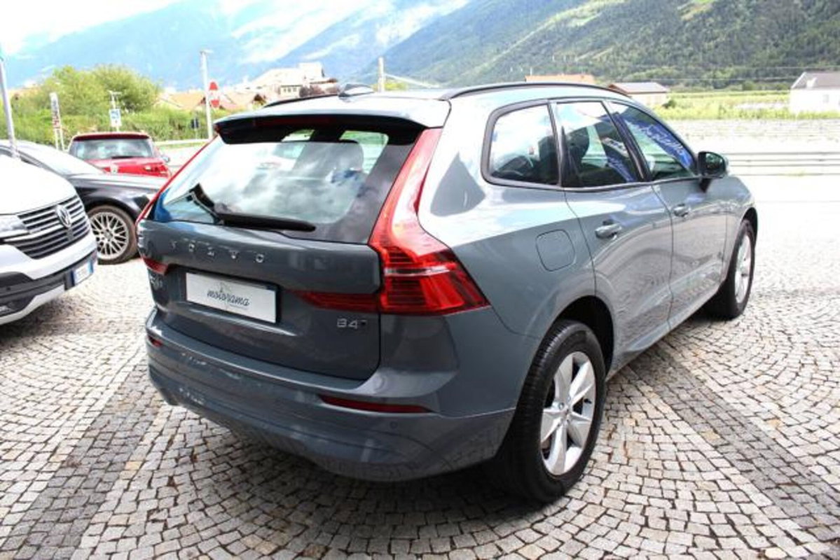 Volvo XC60 B4 (d) AWD automatico Ultimate Bright (4)