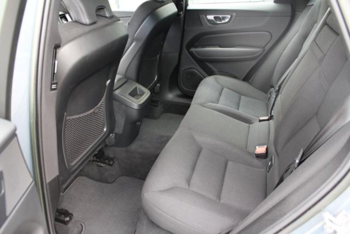 Volvo XC60 B4 (d) AWD automatico Ultimate Bright (8)