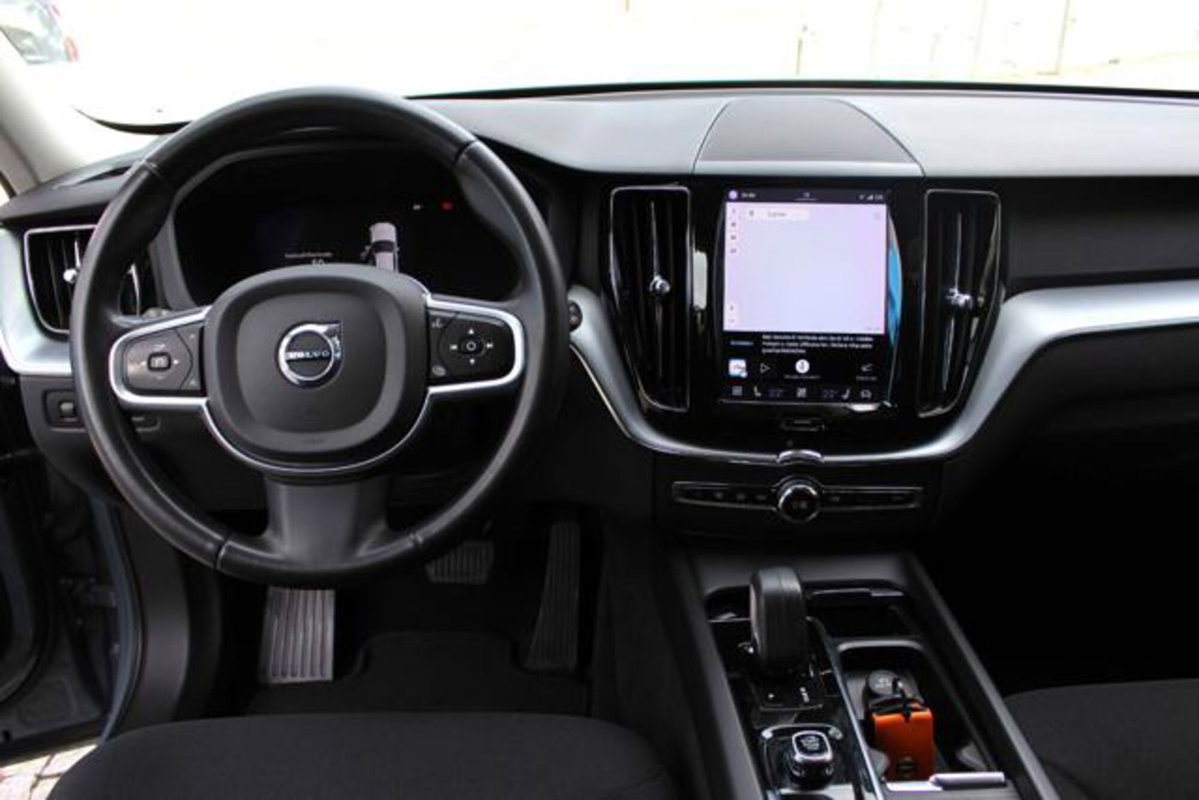 Volvo XC60 B4 (d) AWD automatico Ultimate Bright (9)