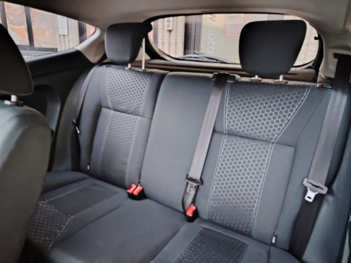 Ford Fiesta 1.4 TDCi 70CV 3 porte Titanium (14)