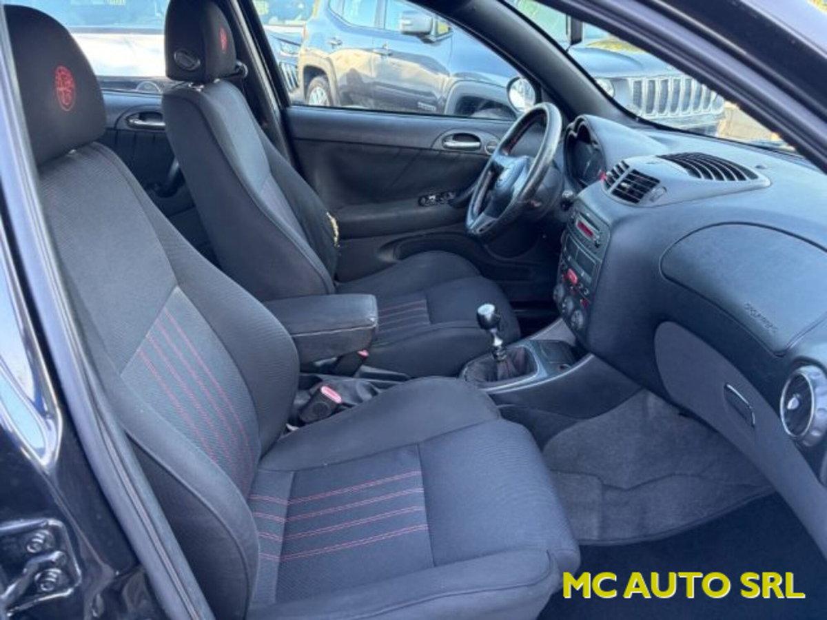 Alfa Romeo 147 1.9 JTD (120) 5 porte Distinctive (10)