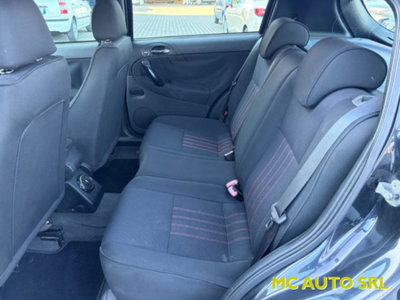 Alfa Romeo 147 1.9 JTD (120) 5 porte Distinctive (8)