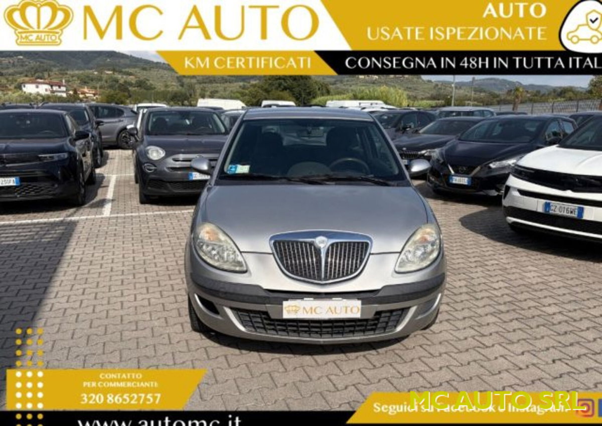Lancia Ypsilon 1.2 (2)