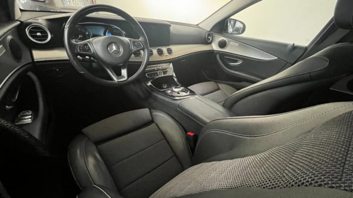 Mercedes-Benz Classe E 220 d 4Matic Auto Sport (9)
