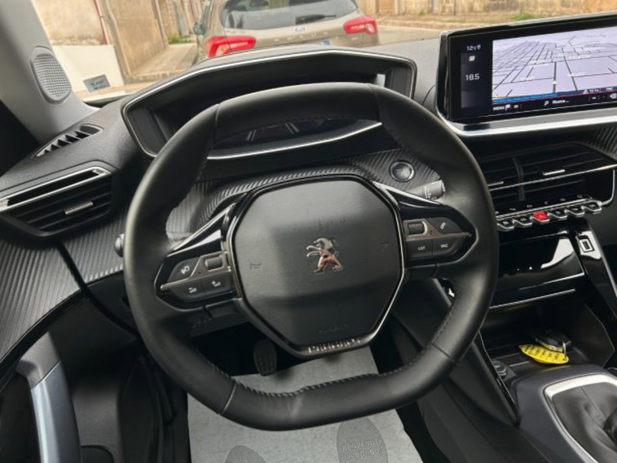 Peugeot 2008 BlueHDi 100 S&S Allure Navi Pack (14)