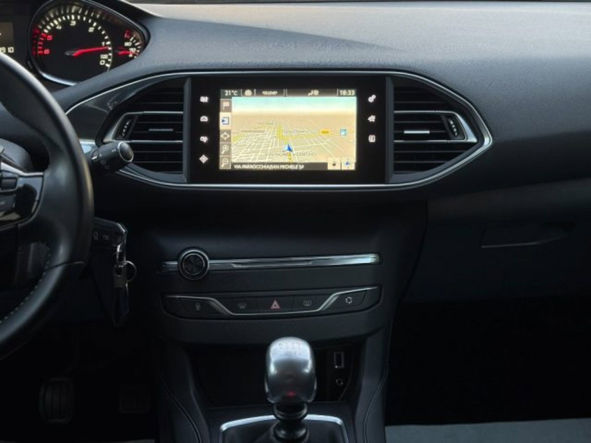 Peugeot 308 BlueHDi 120 S&S Allure (13)
