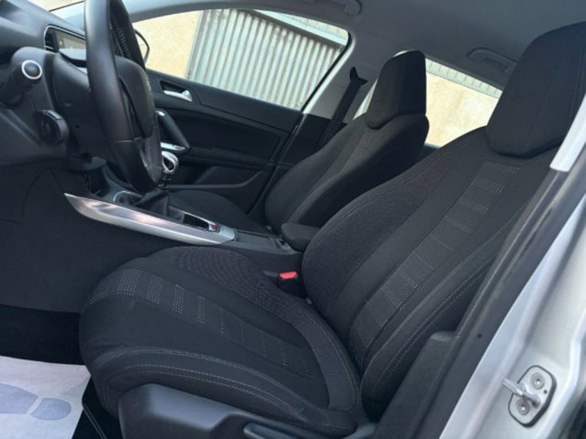Peugeot 308 BlueHDi 120 S&S Allure (17)