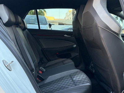 Volkswagen Golf 2.0 TDI 150 CV SCR R-Line (11)