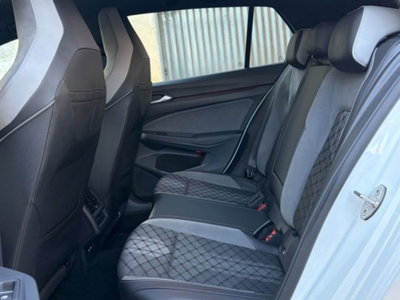 Volkswagen Golf 2.0 TDI 150 CV SCR R-Line (16)