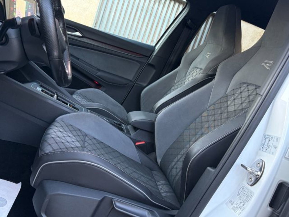 Volkswagen Golf 2.0 TDI 150 CV SCR R-Line (17)