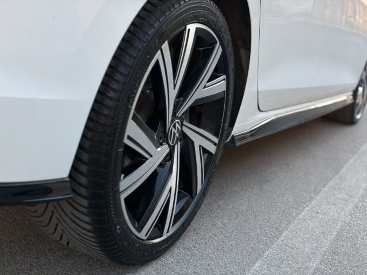Volkswagen Golf 2.0 TDI 150 CV SCR R-Line (5)