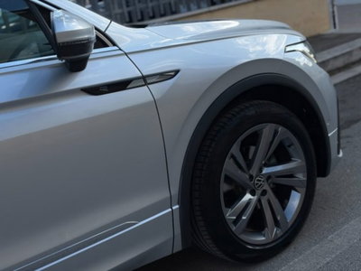 Volkswagen Tiguan 2.0 tdi R-Line 150cv dsg (2)