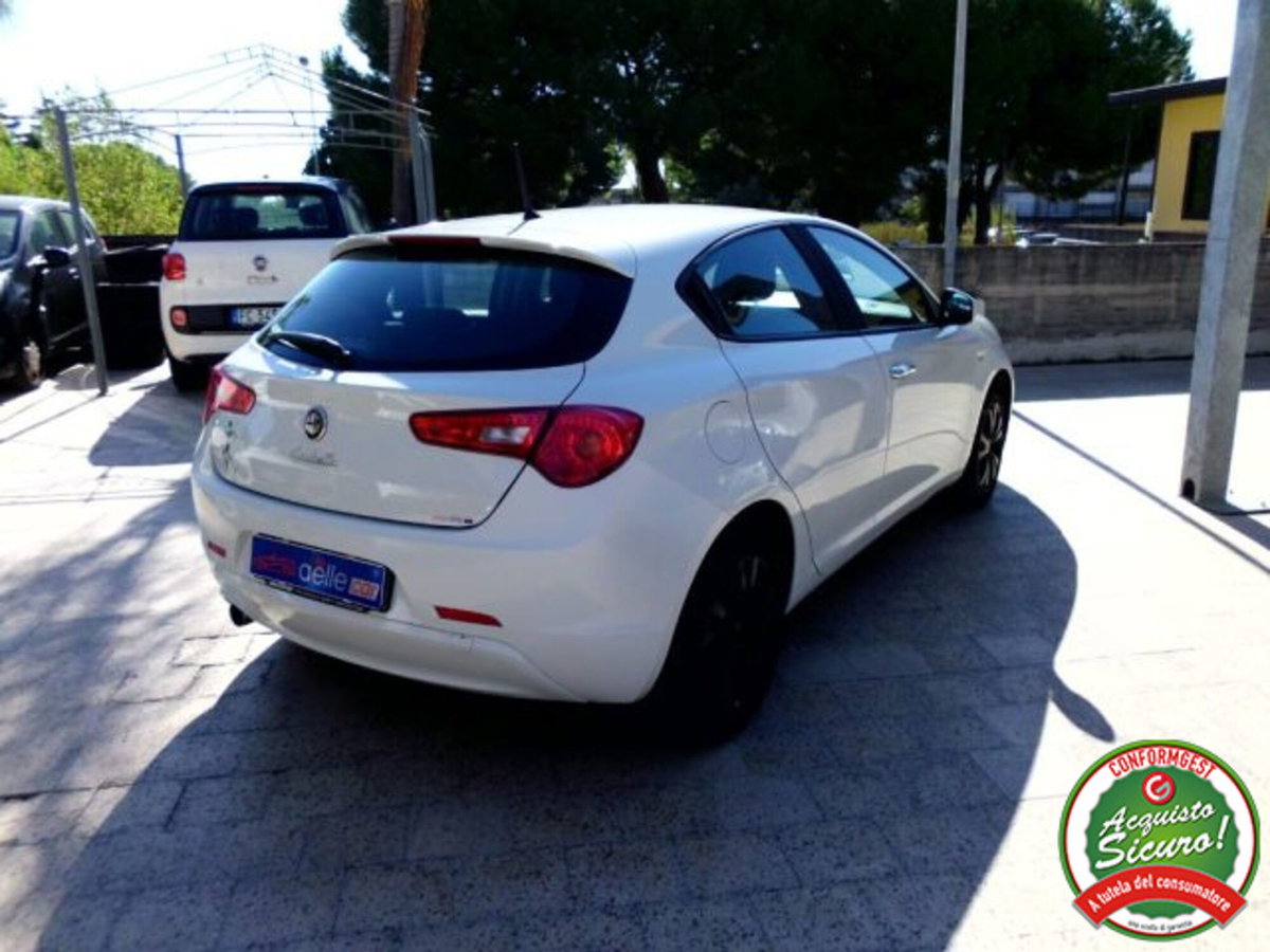 Alfa Romeo Giulietta 1.6 JTDm-2 Distinctive (7)