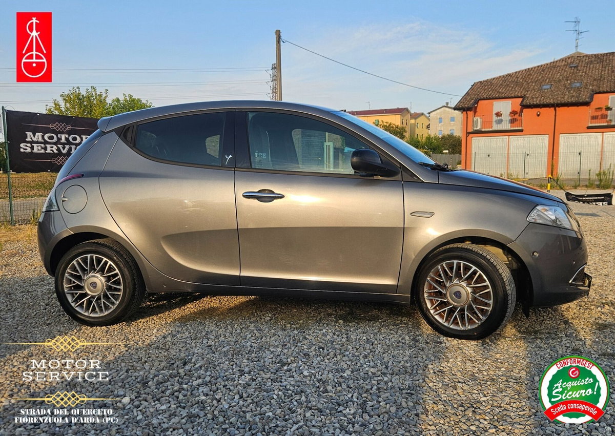 Lancia Ypsilon 1.2 69 CV 5 porte Platinum (6)