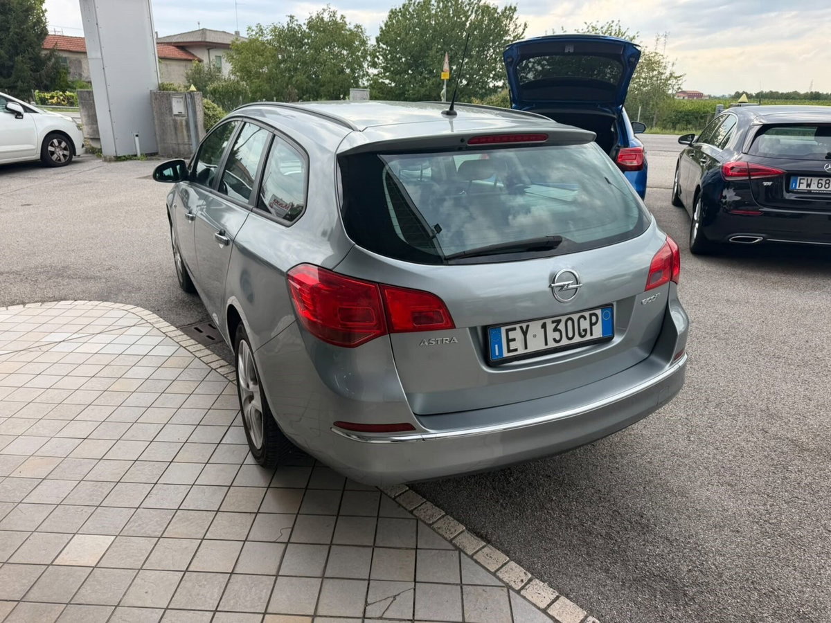 Opel Astra Station Wagon 1.6 CDTI EcoFLES&S Sports Cosmo (4)