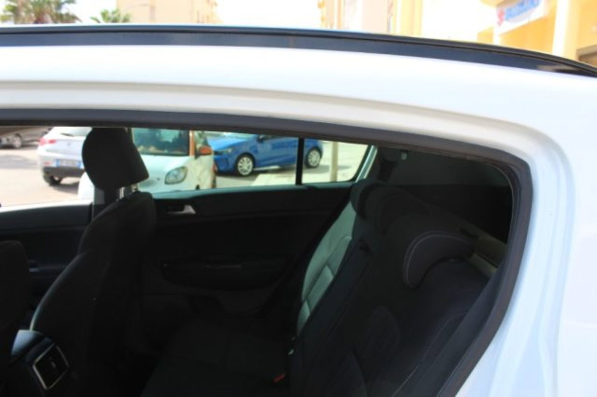 Kia Sportage 1.6 CRDI 115 CV 2WD Style (8)