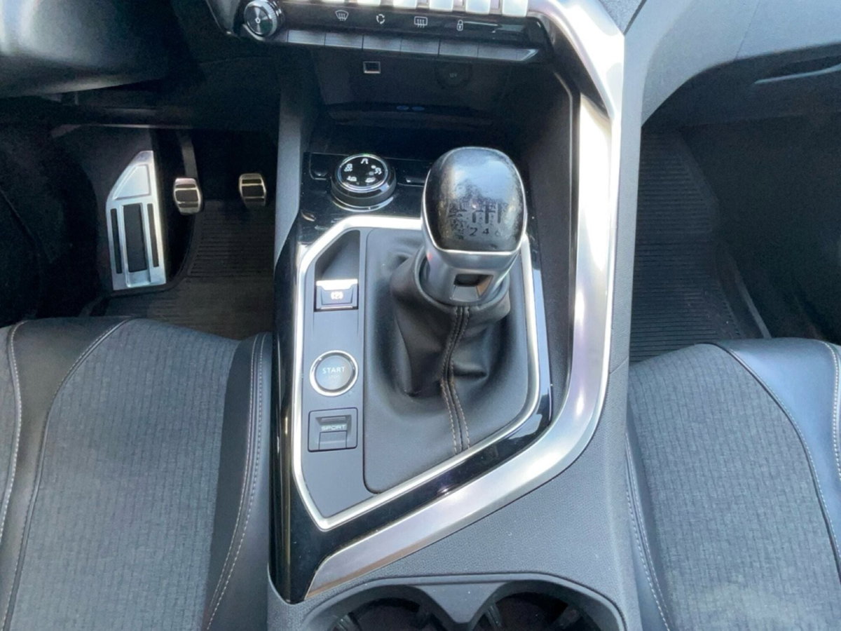 Peugeot 3008 BlueHDi 130 S&S EAT8 GT Line (14)