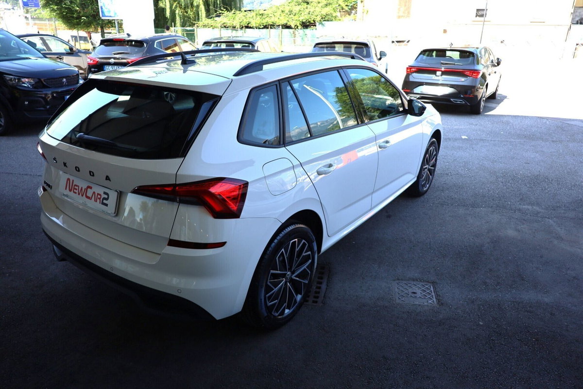 Skoda Kamiq 1.0 TSI 110 CV Dark Shade (7)