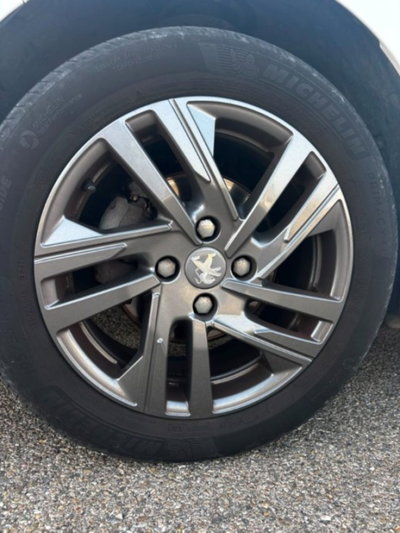 Peugeot 208 PureTech 100 Stop&Start EAT8 5 porte Allure Pack (6)