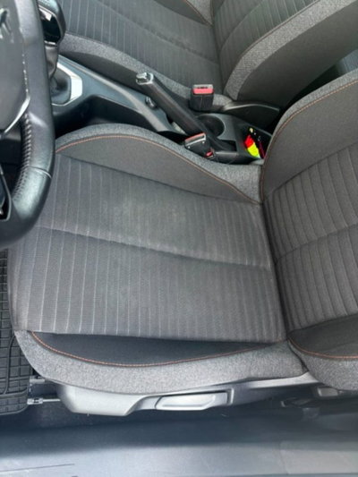 Peugeot 208 PureTech 100 Stop&Start EAT8 5 porte Allure Pack (7)