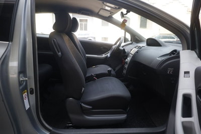 Toyota Yaris 1.0 3 porte Sol (11)