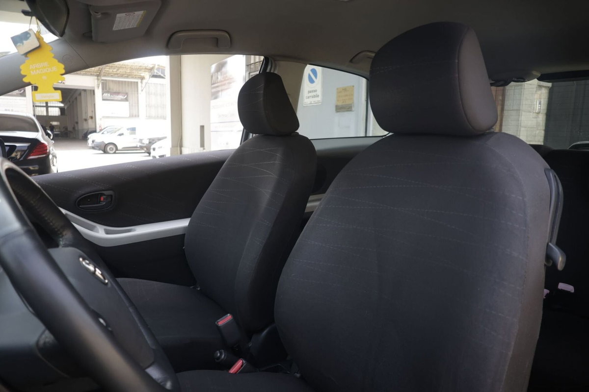 Toyota Yaris 1.0 3 porte Sol (16)