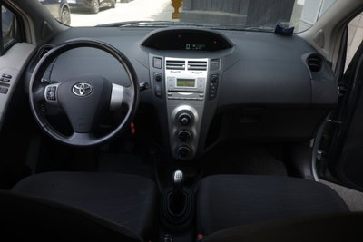 Toyota Yaris 1.0 3 porte Sol (3)