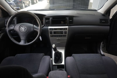 Toyota Corolla 2.0 tdi D-4D 3 porte Sol (2)