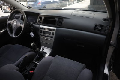 Toyota Corolla 2.0 tdi D-4D 3 porte Sol (8)