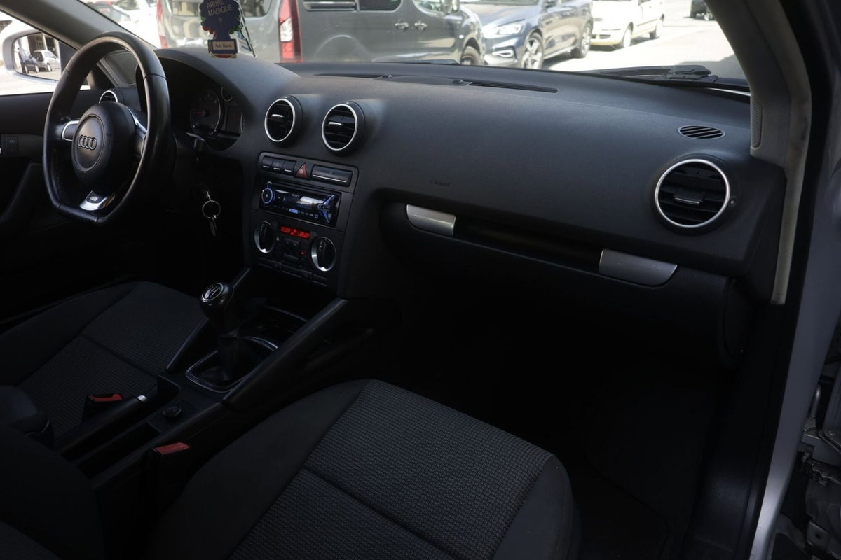 Audi A3 Sportback 2.0 16V TDI Ambition (8)