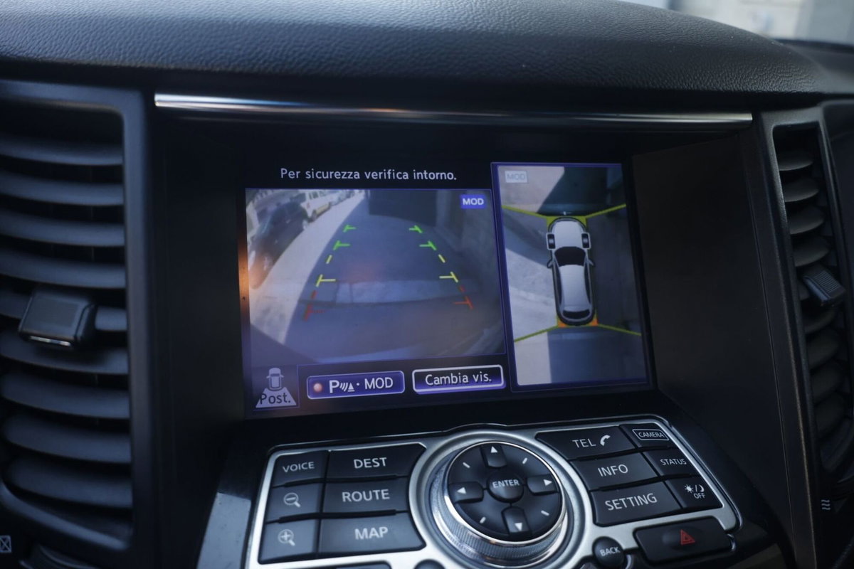 Infiniti QX70 3.0 diesel V6 AT S Premium (10)