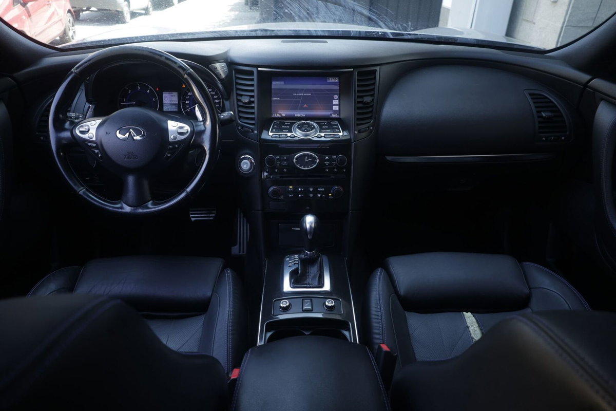 Infiniti QX70 3.0 diesel V6 AT S Premium (2)