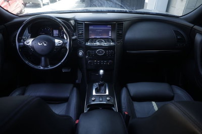 Infiniti QX70 3.0 diesel V6 AT S Premium (2)