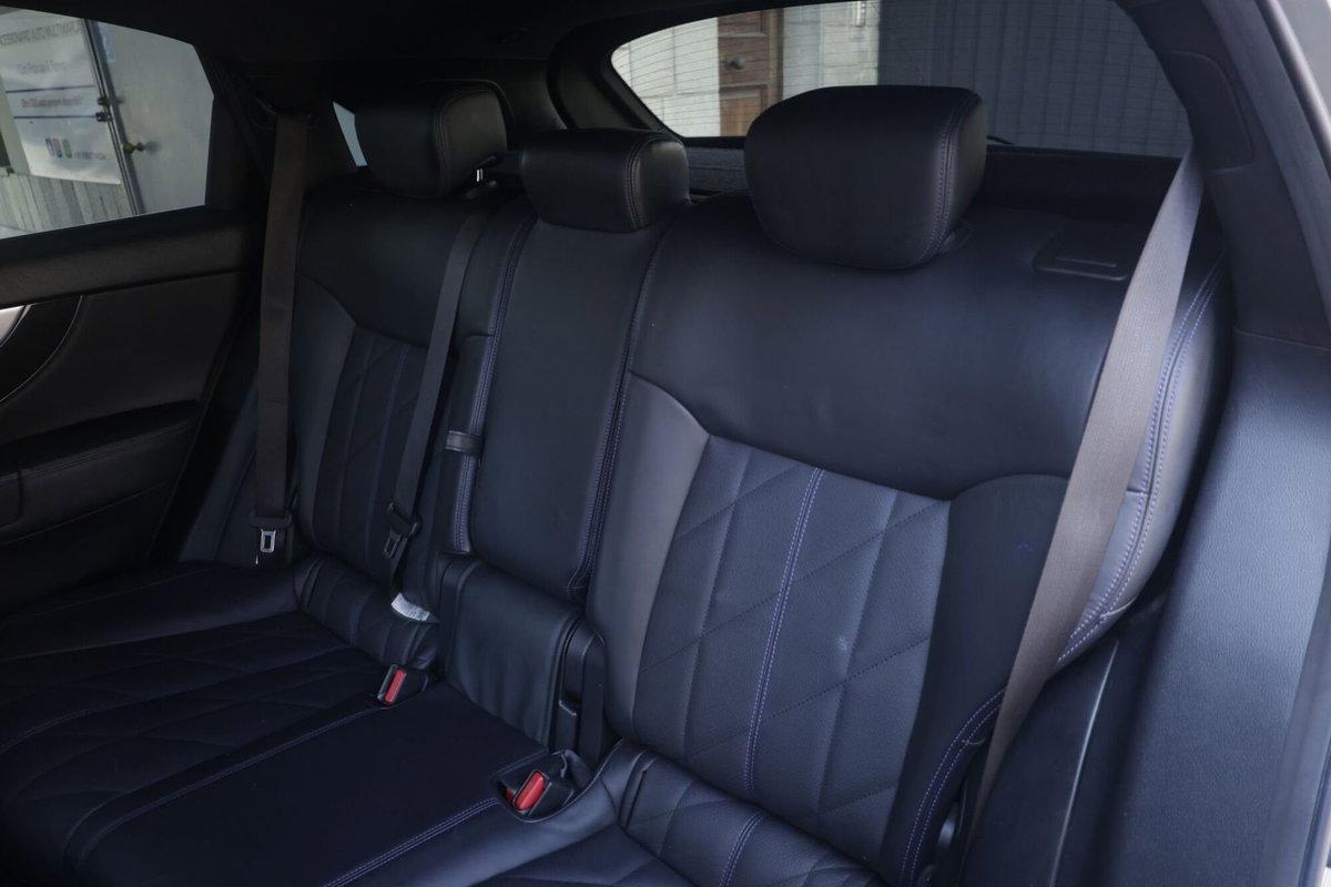 Infiniti QX70 3.0 diesel V6 AT S Premium (4)