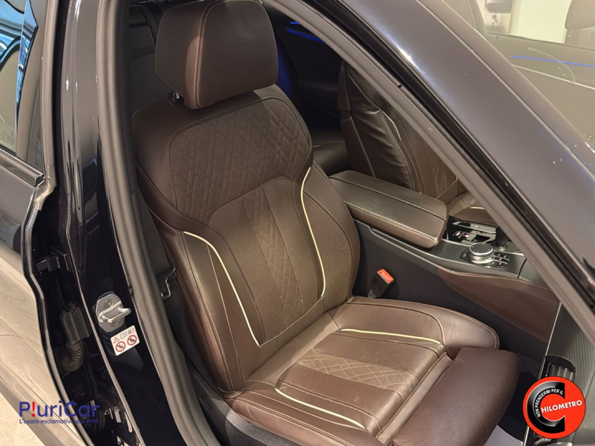 BMW Serie 5 Touring 530d xDrive 249CV  Msport (2)